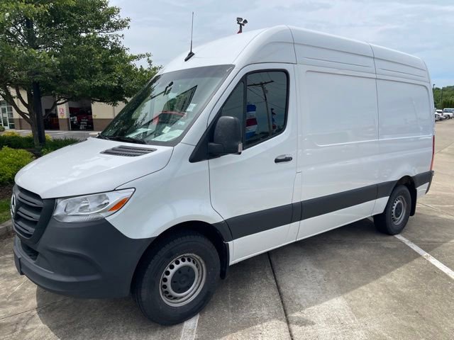 Used 2025 Mercedes-Benz Sprinter 2500 image 2
