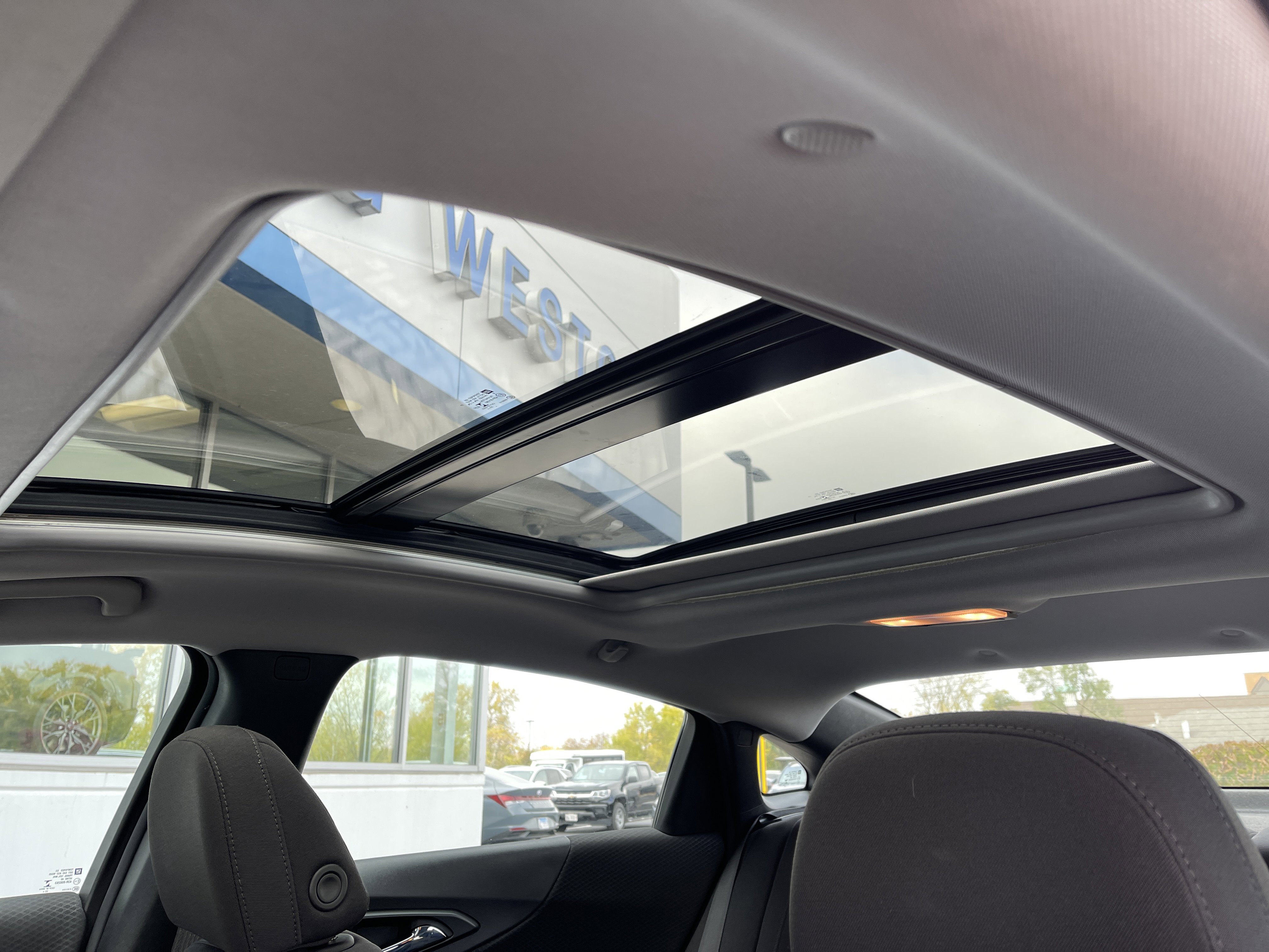 Used 2023 Chevrolet Malibu LT image 25