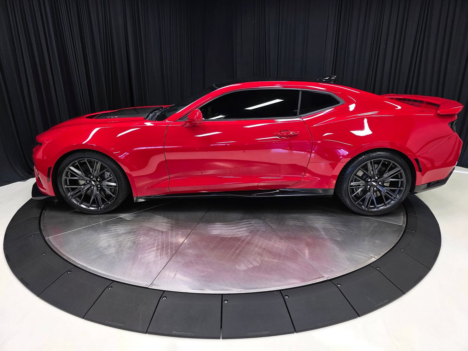 Used 2017 Chevrolet Camaro ZL1 RWD image 10