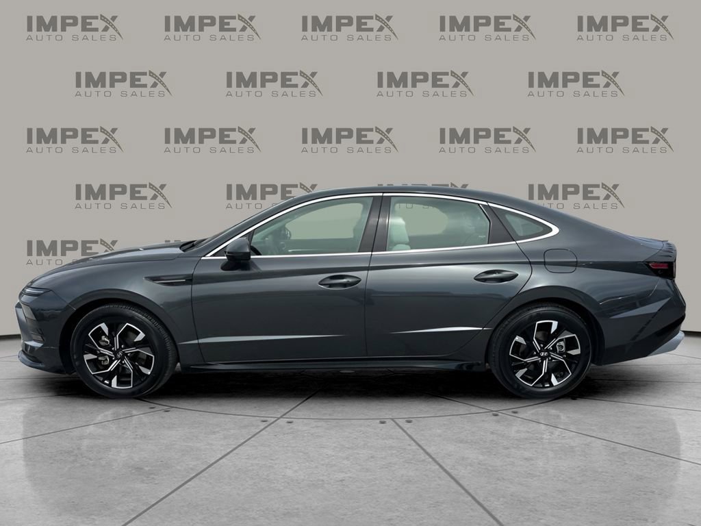 Used 2025 Hyundai Sonata SEL FWD image 2