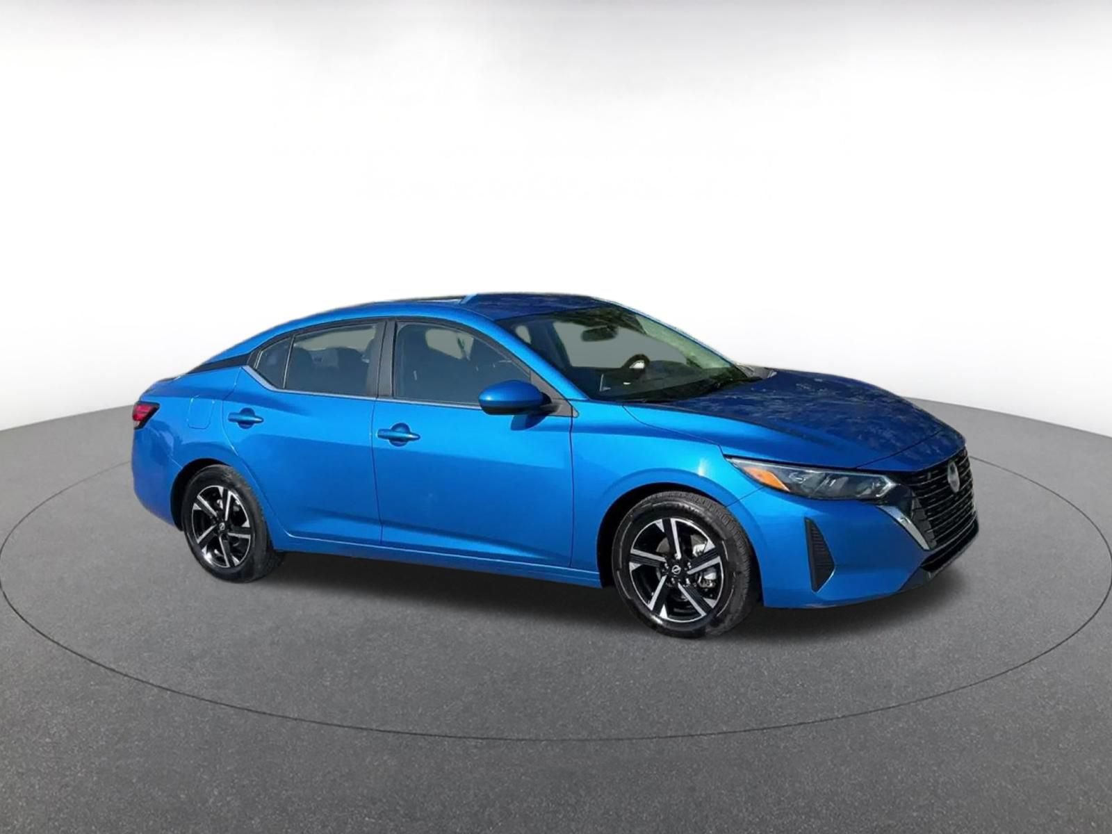 Used 2025 Nissan Sentra SV FWD image 2