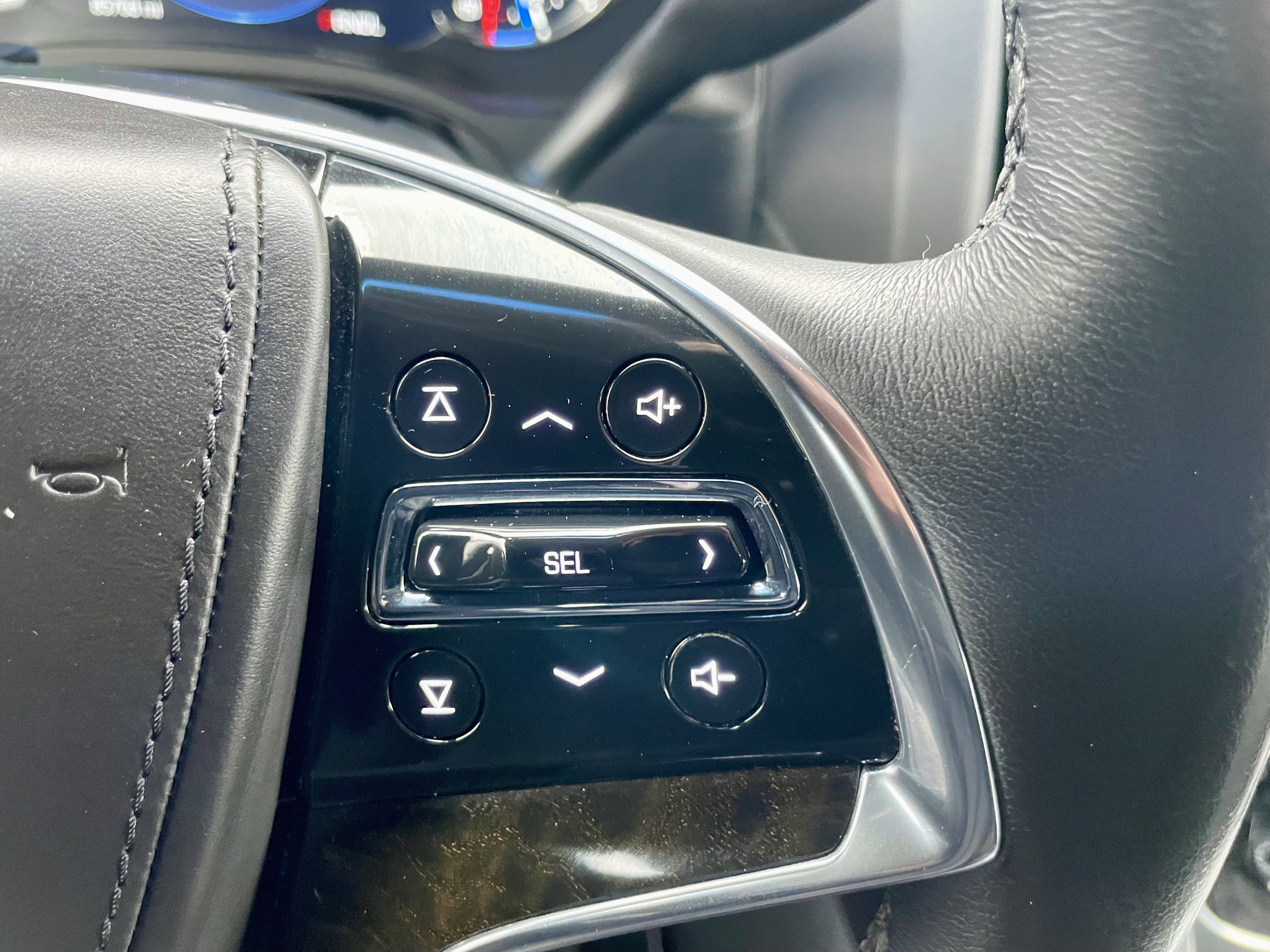 Used 2019 Cadillac Escalade ESV Platinum w/ Escalade Sport Edition image 22