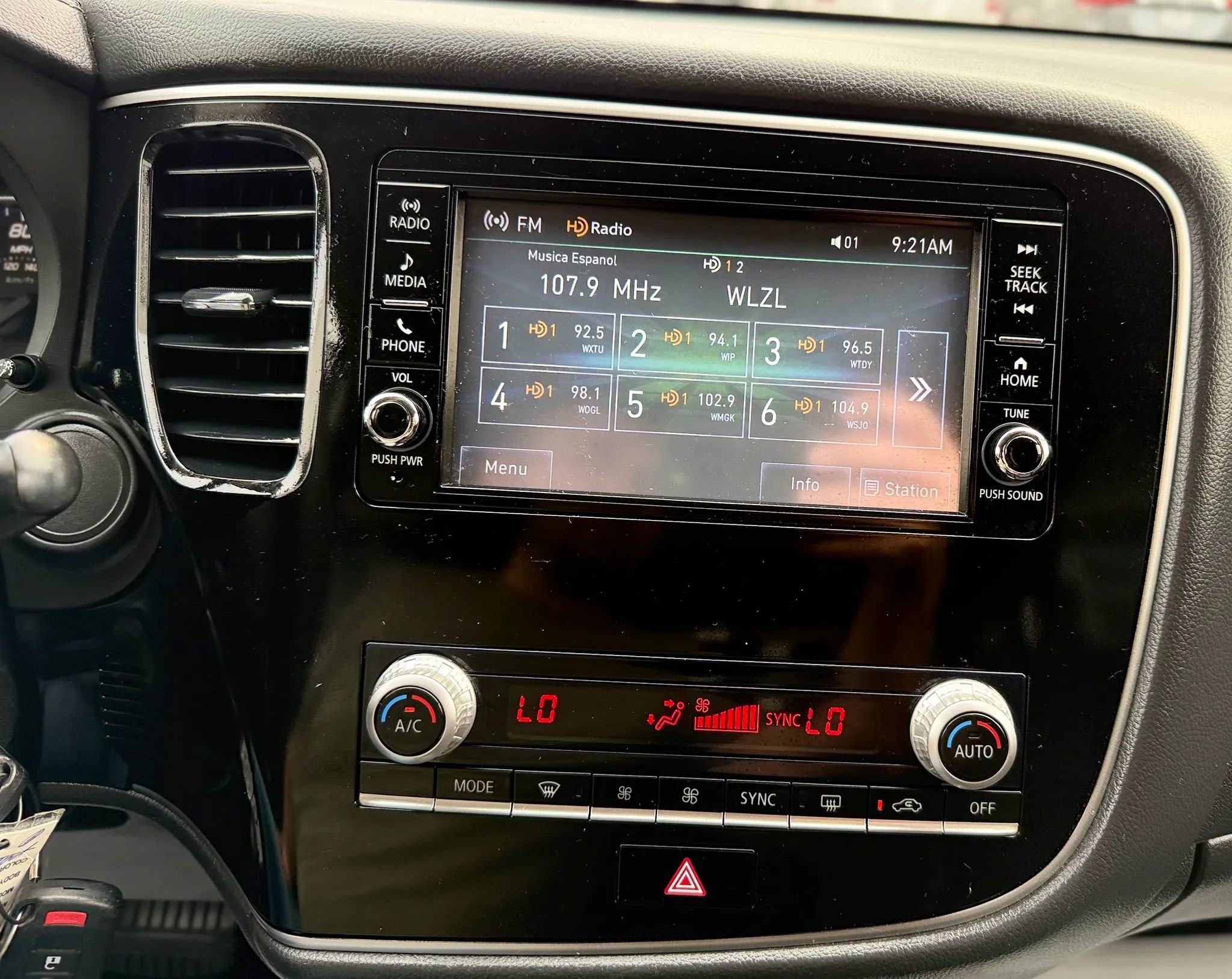 Used 2020 Mitsubishi Outlander ES FWD image 17