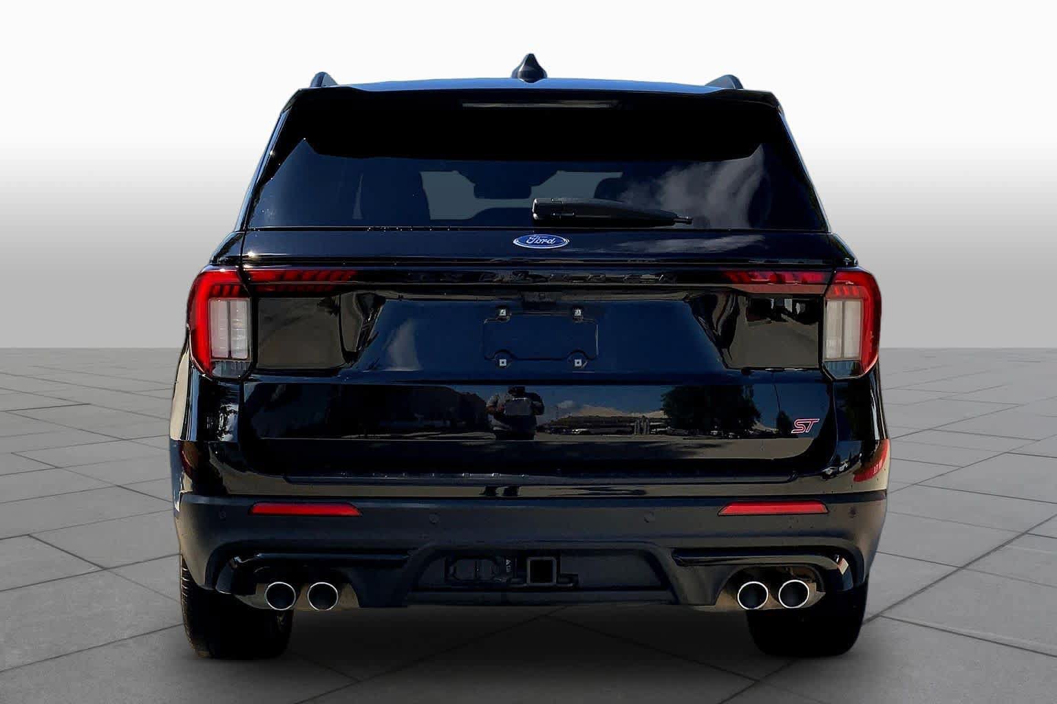 Used 2025 Ford Explorer ST AWD/4WD image 5