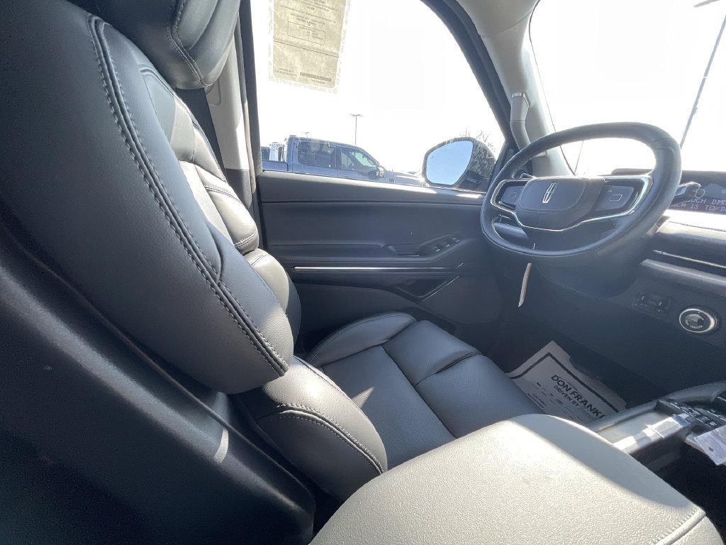 New 2026 Lincoln Navigator L Reserve AWD/4WD image 15