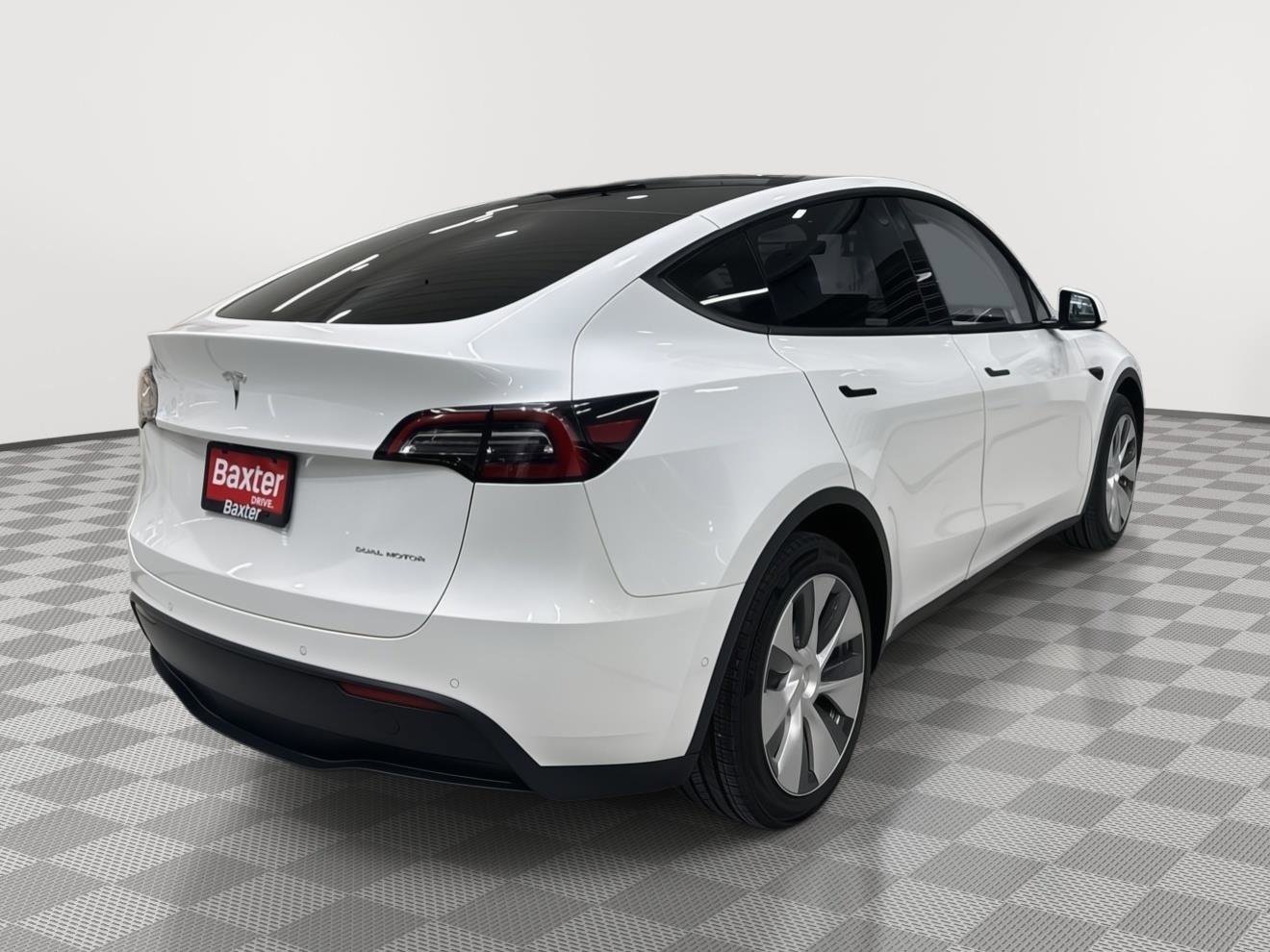 Used 2022 Tesla Model Y Long Range image 11