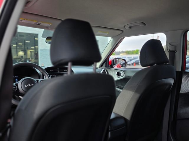 Used 2023 Kia Soul LX image 17