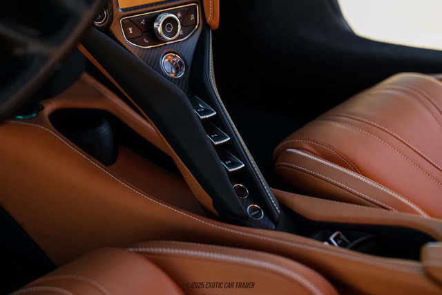 Used 2022 McLaren 720S Spider image 37