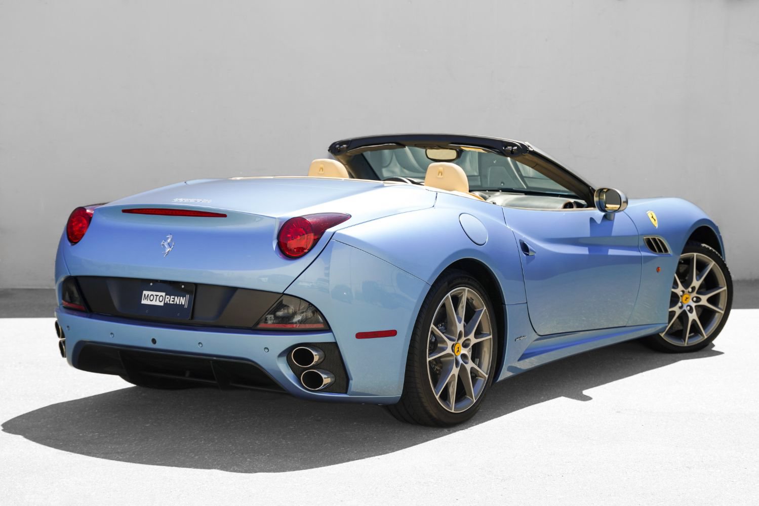 Used 2012 Ferrari California RWD image 3