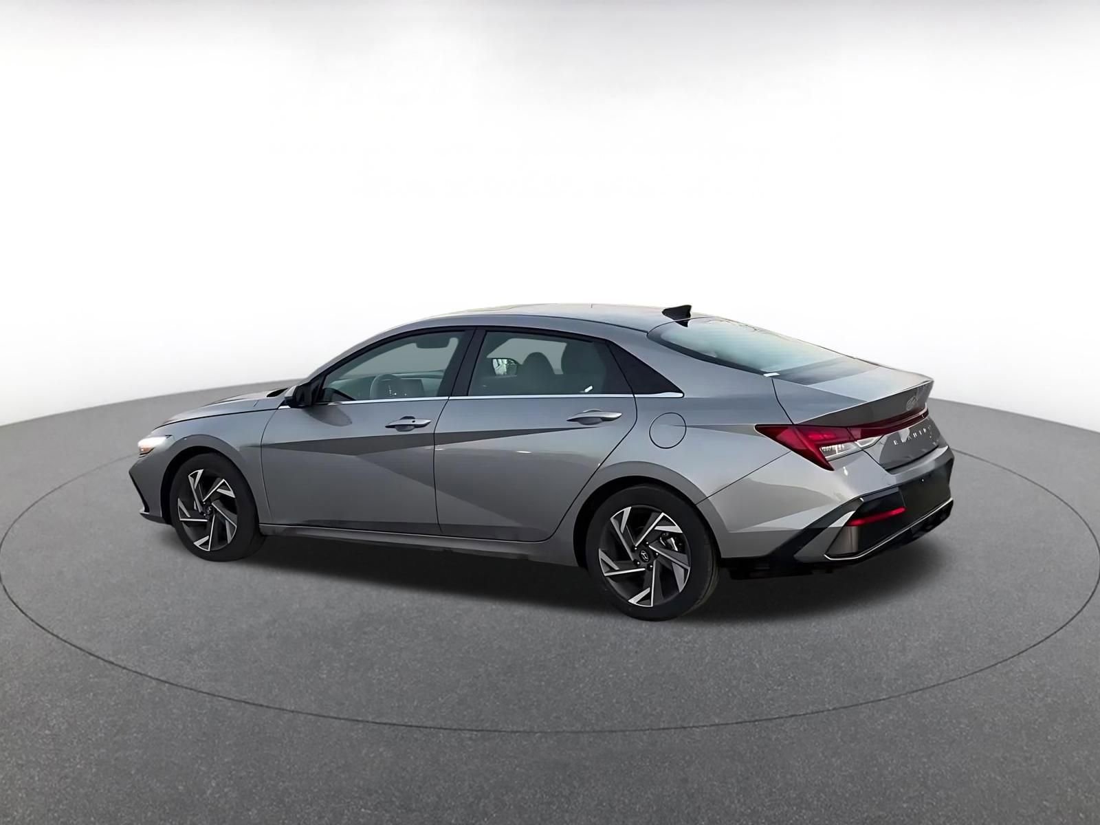 Used 2025 Hyundai Elantra SEL image 10