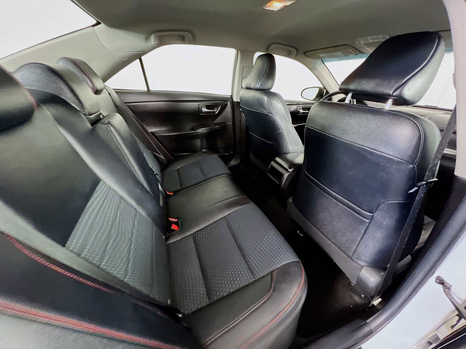 Used 2015 Toyota Camry SE image 25