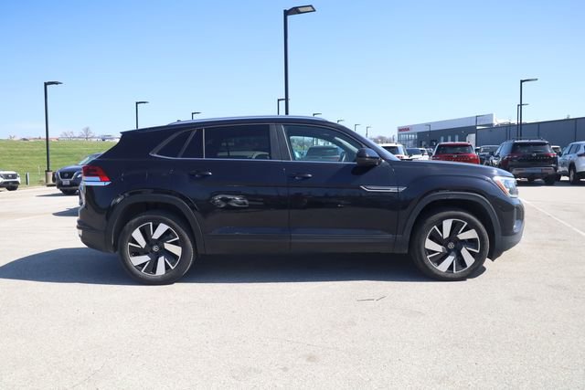 Used 2025 Volkswagen Atlas Cross Sport SE image 3