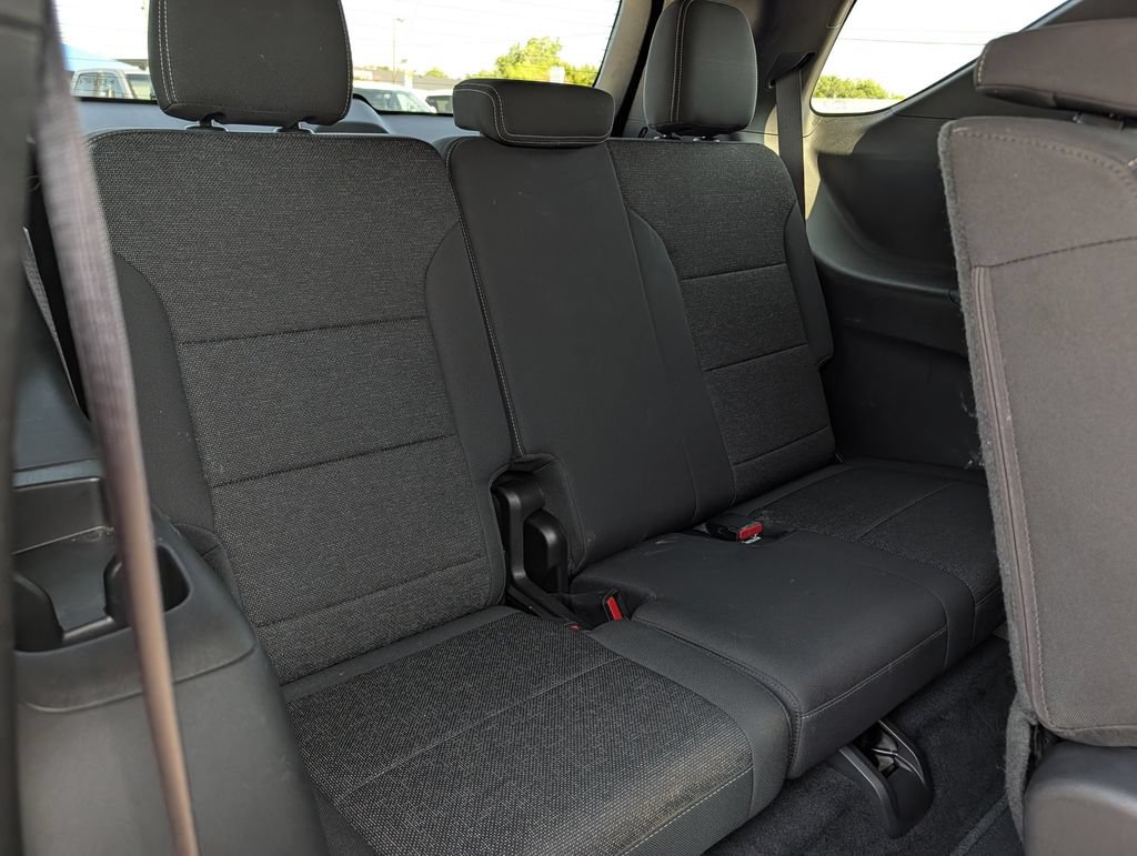 Used 2025 Chevrolet Traverse LT FWD image 29