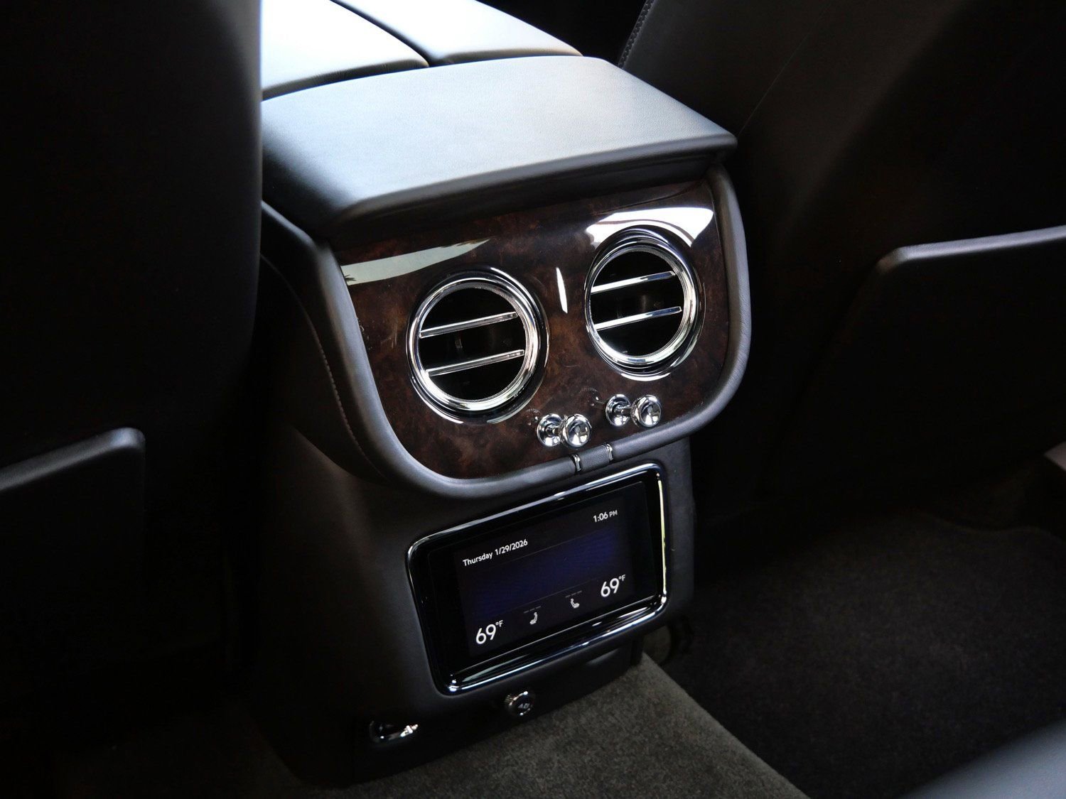 Used 2022 Bentley Bentayga image 23