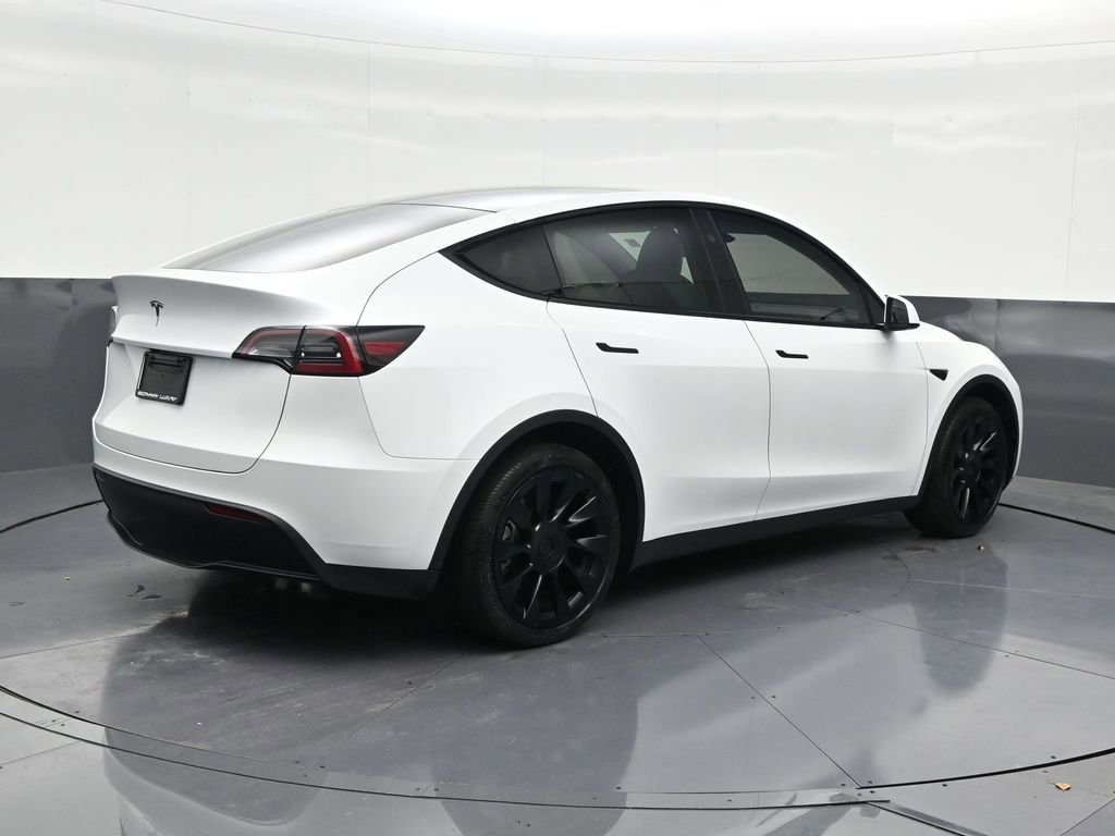 Used 2024 Tesla Model Y Long Range image 5