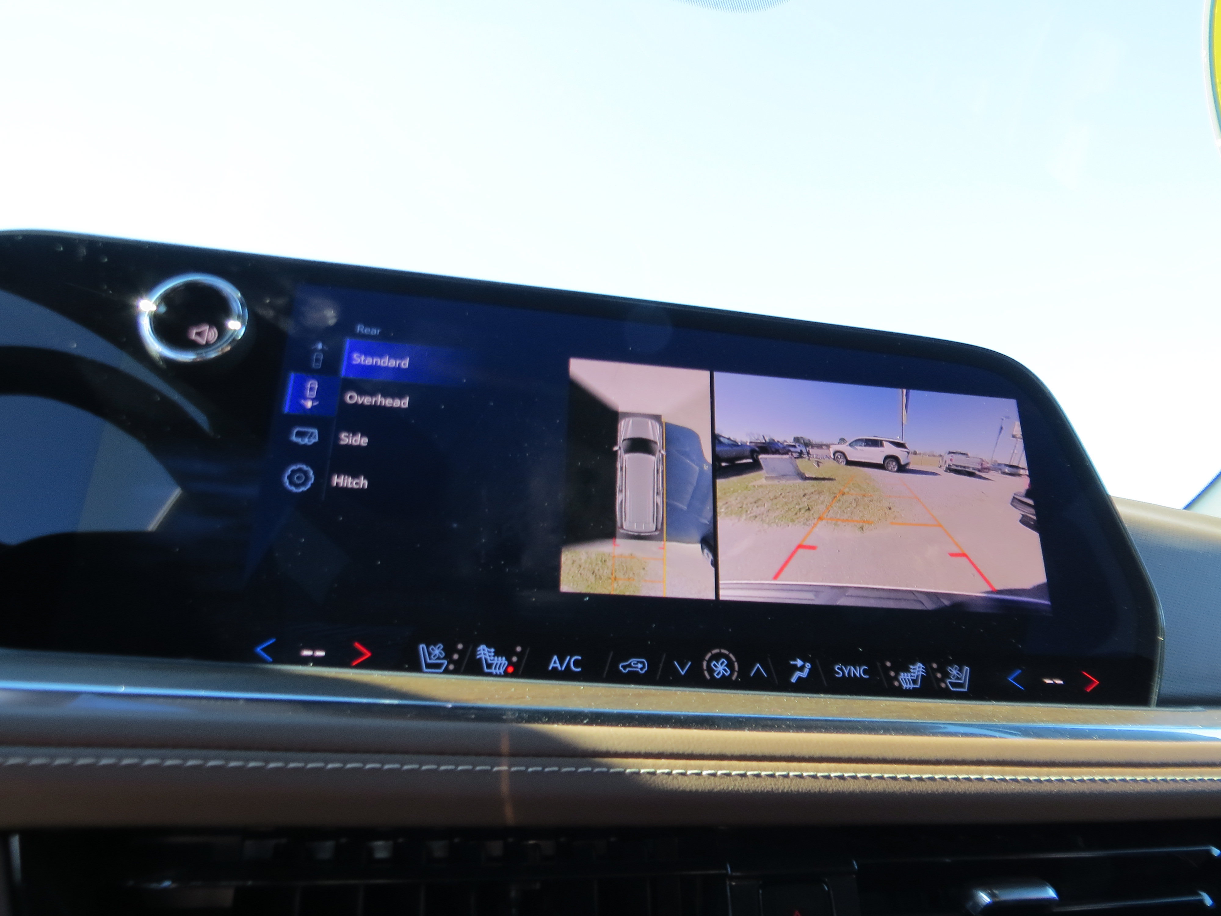 Used 2025 Chevrolet Suburban High Country AWD/4WD image 25