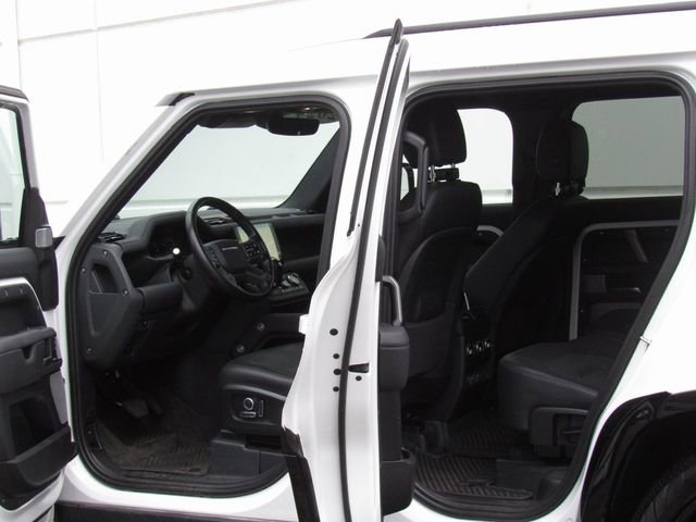 Used 2024 Land Rover Defender 130 X-Dynamic SE image 12