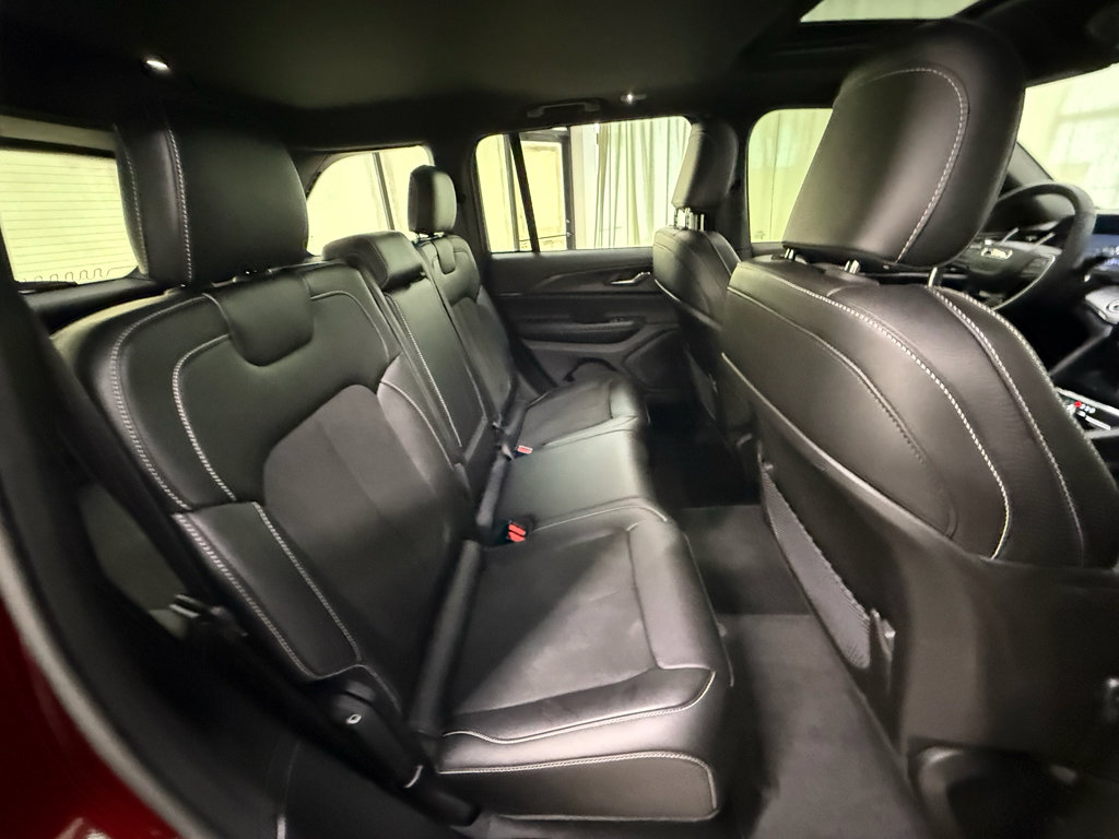 Used 2024 Jeep Grand Cherokee Altitude image 21