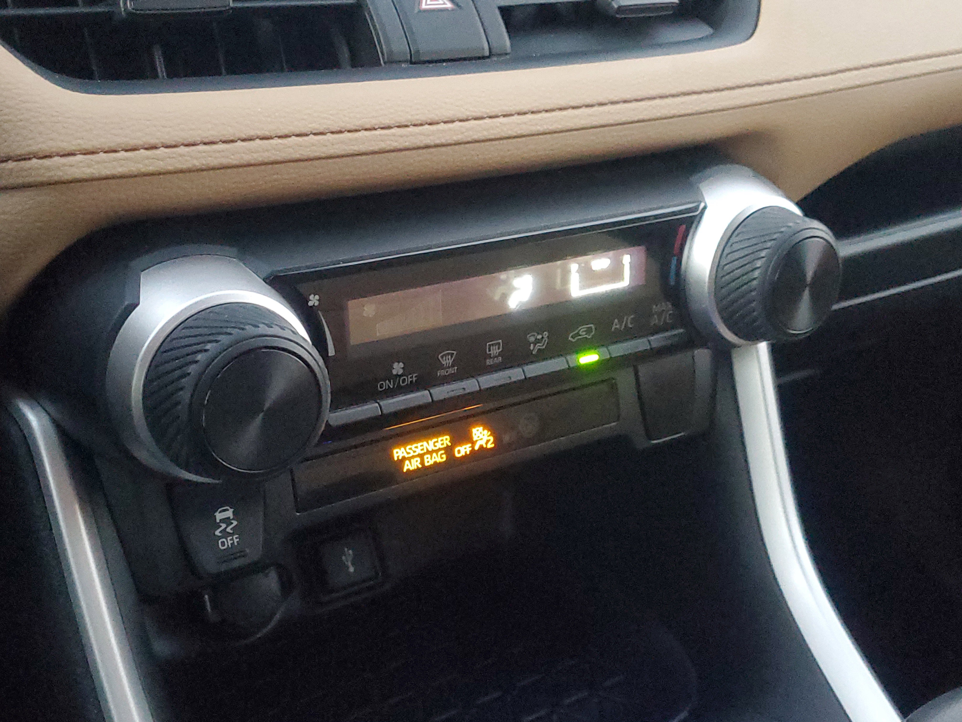 Used 2021 Toyota RAV4 LE image 28