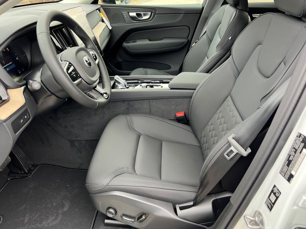 New 2026 Volvo XC60 T8 Core w/ Climate Package image 17