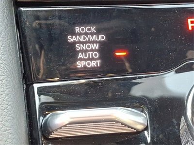 Used 2024 Jeep Grand Cherokee Overland w/ Luxury Tech Group IV image 24