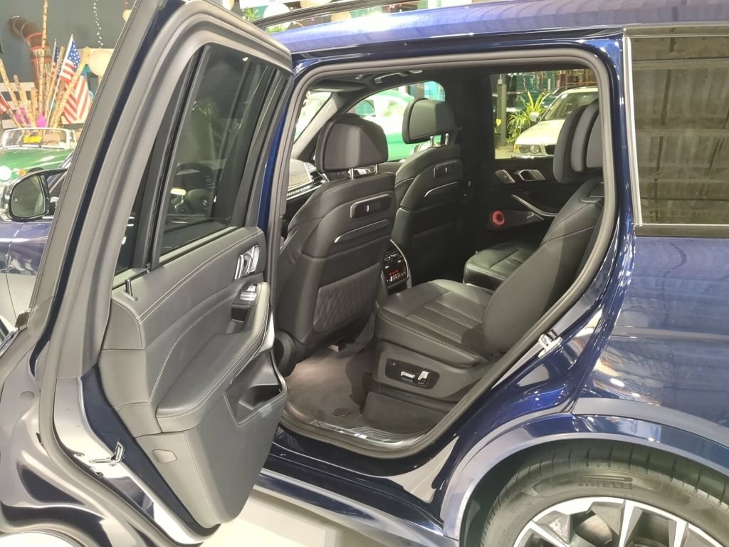 Certified 2025 BMW X7 M60i AWD/4WD image 13