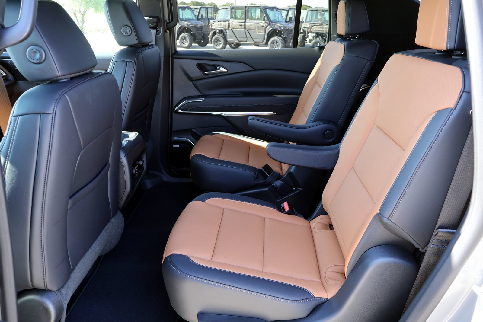 New 2027 Chevrolet Traverse Z71 w/ Enhanced Driving Package AWD/4WD image 8