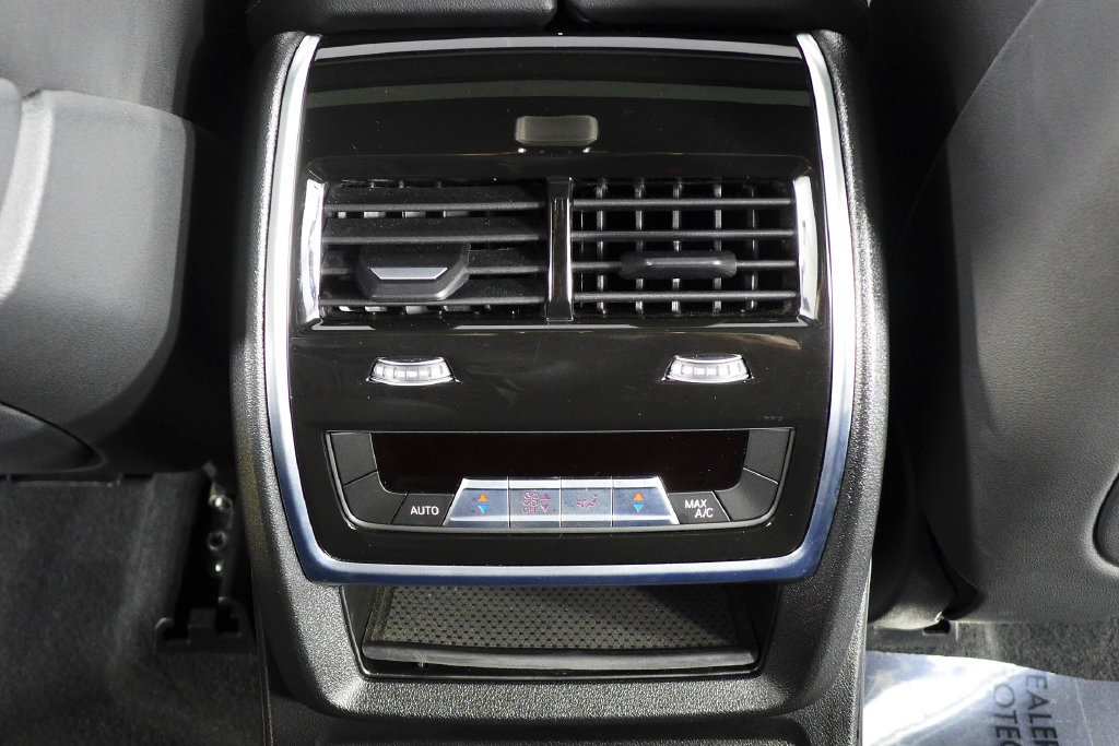 Used 2024 BMW X7 xDrive40i w/ M Sport Package AWD/4WD image 26