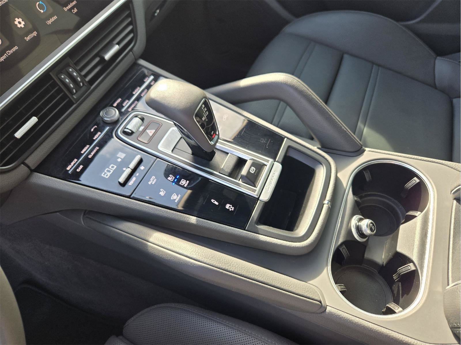 Used 2022 Porsche Cayenne Platinum Edition AWD/4WD image 18