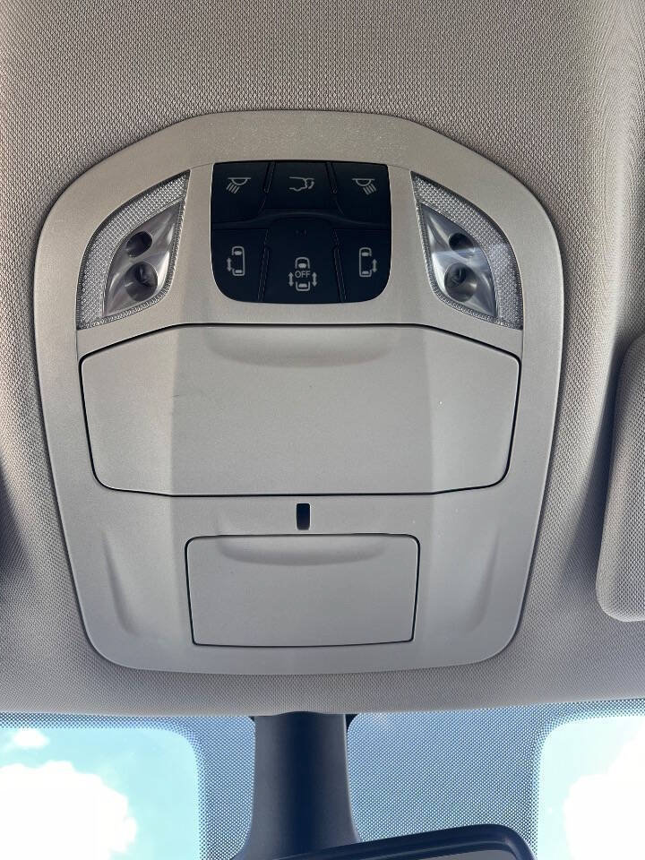 Used 2024 Chrysler Pacifica Touring-L FWD image 24