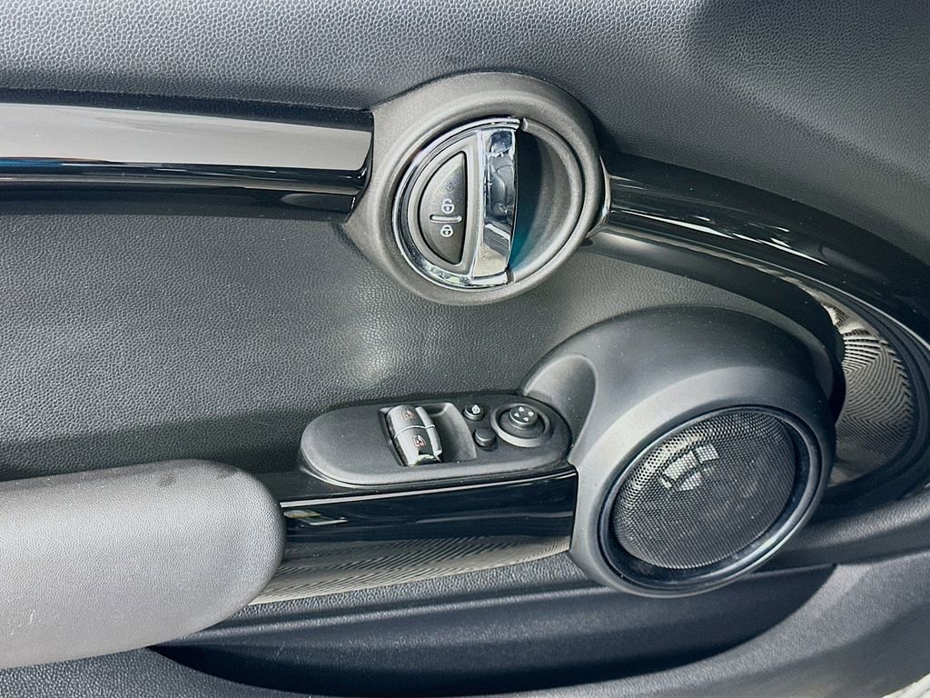 Used 2019 MINI Cooper S w/ Premium Package image 18