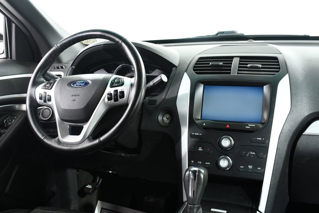 Used 2015 Ford Explorer XLT w/ Equipment Group 202B image 8