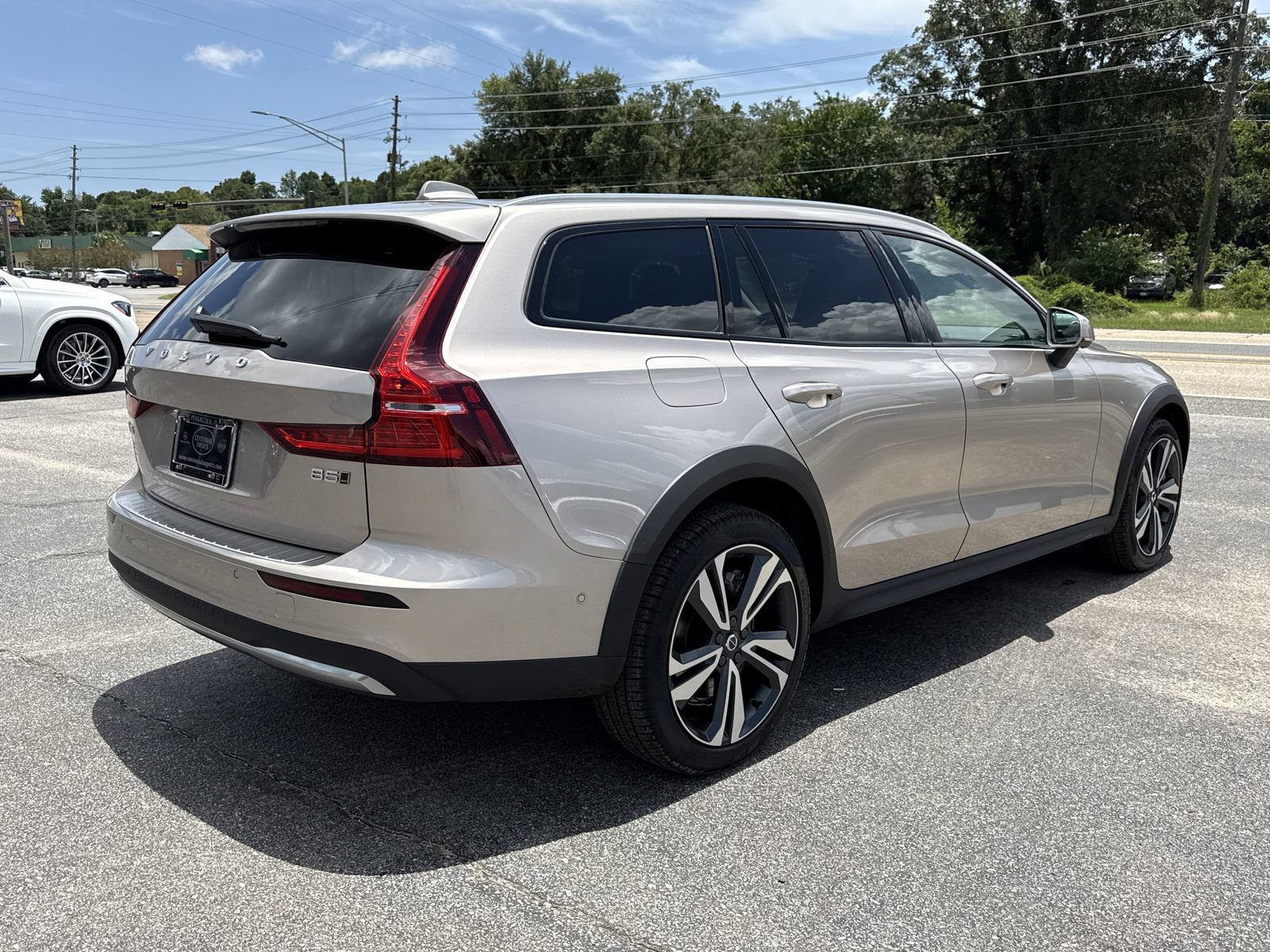 New 2026 Volvo V60 B5 Cross Country Plus w/ Protection Package Premier AWD/4WD image 5