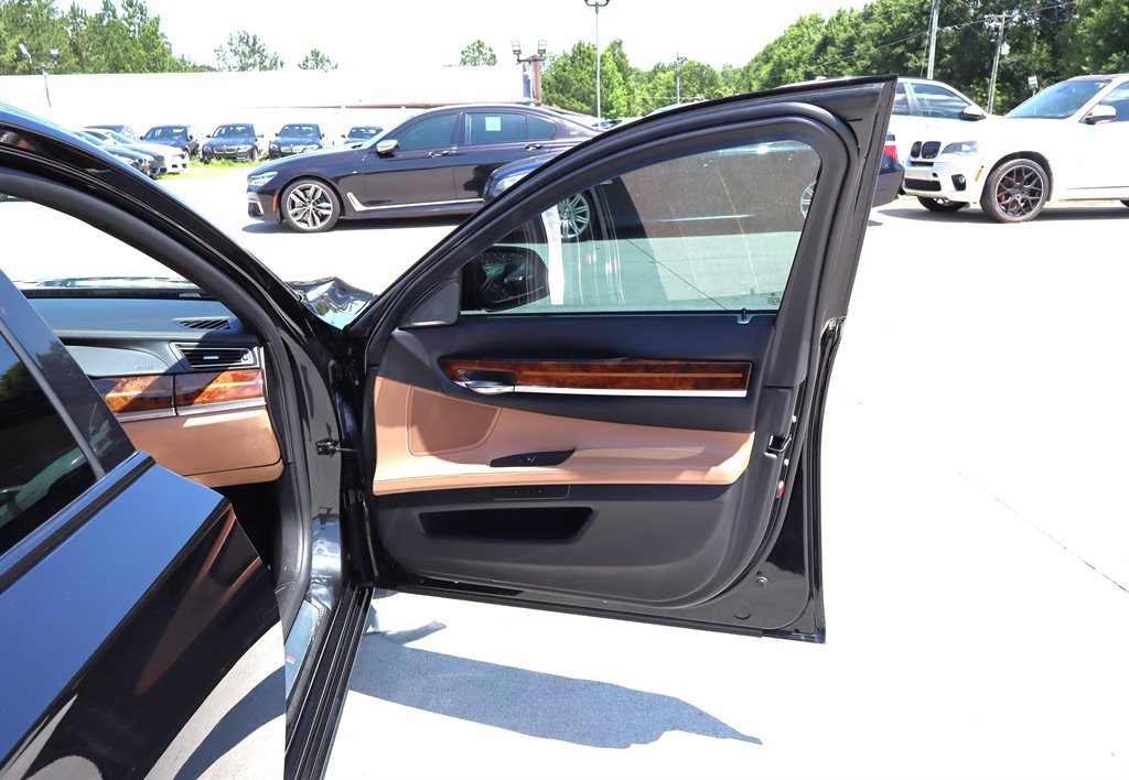 Used 2014 BMW 750Li xDrive AWD/4WD image 34