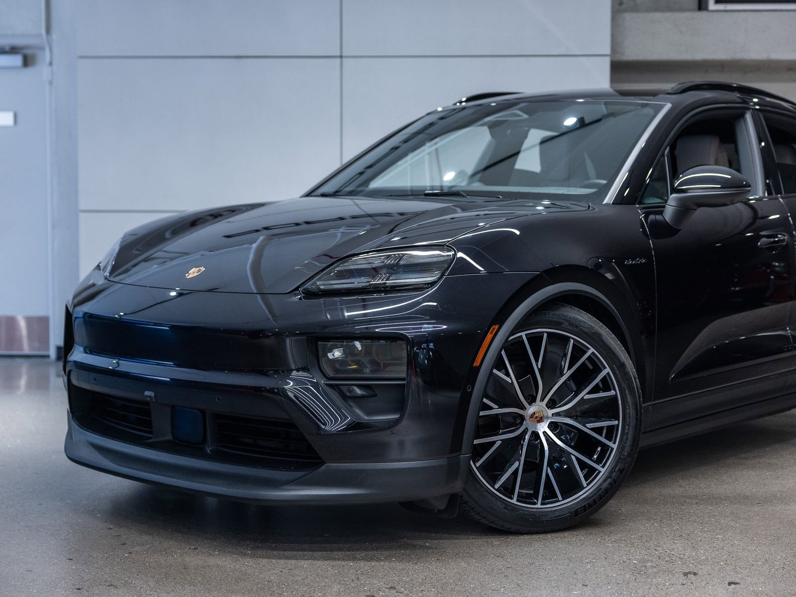 Certified 2025 Porsche Macan Electric image 19