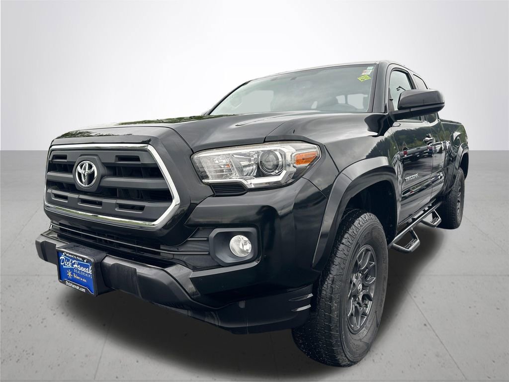 Certified 2017 Toyota Tacoma SR5 AWD/4WD image 2