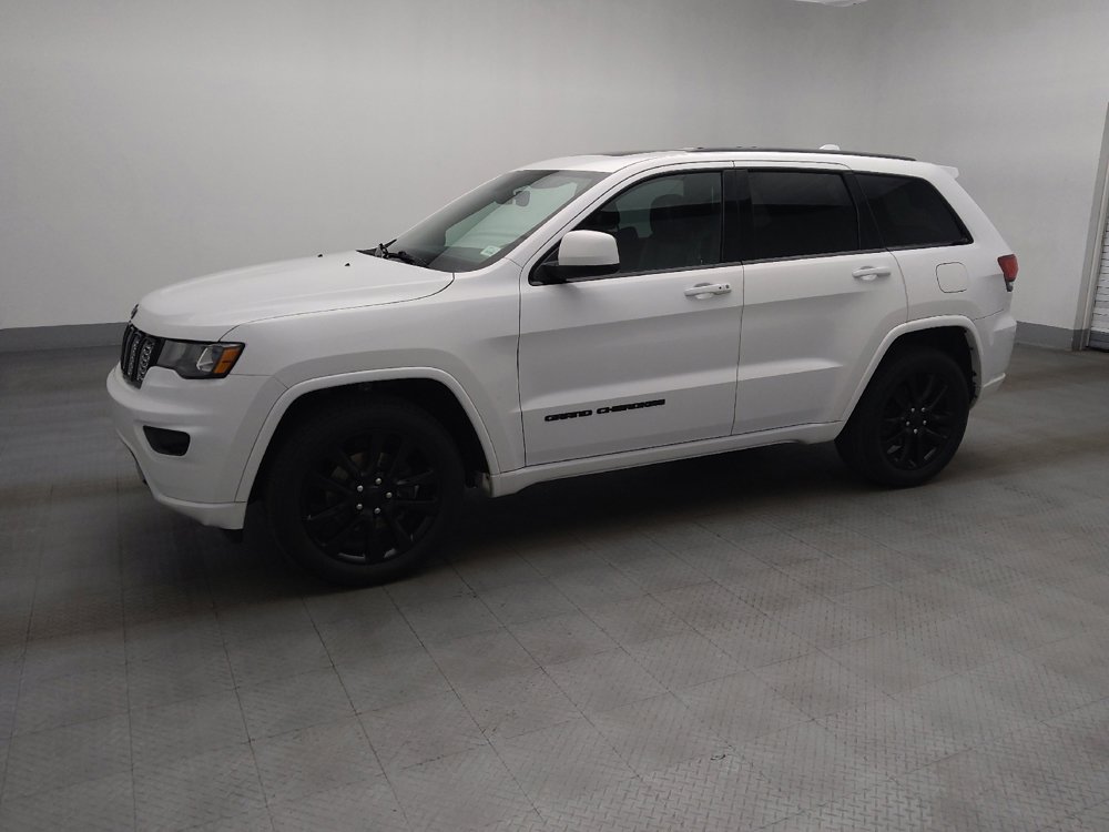 Used 2019 Jeep Grand Cherokee Altitude RWD image 2
