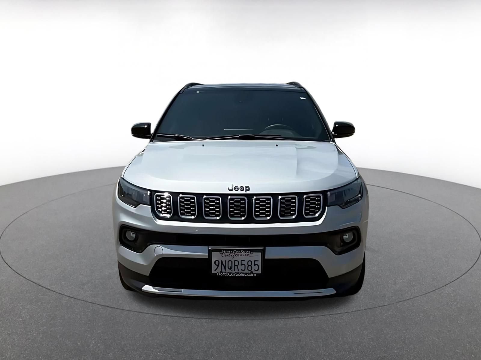 Used 2025 Jeep Compass Limited AWD/4WD image 4