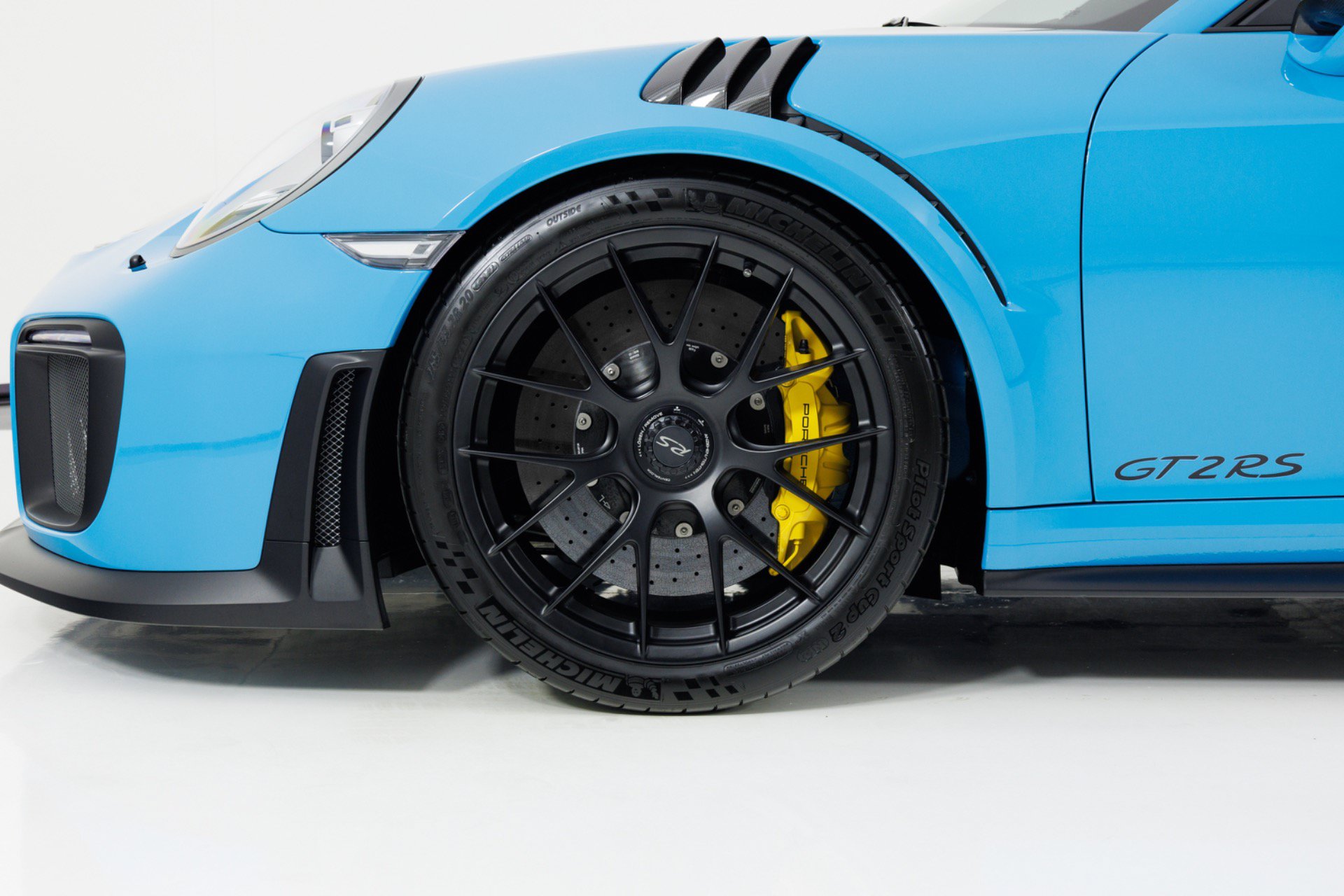 Used 2018 Porsche 911 GT2 RS RWD image 9