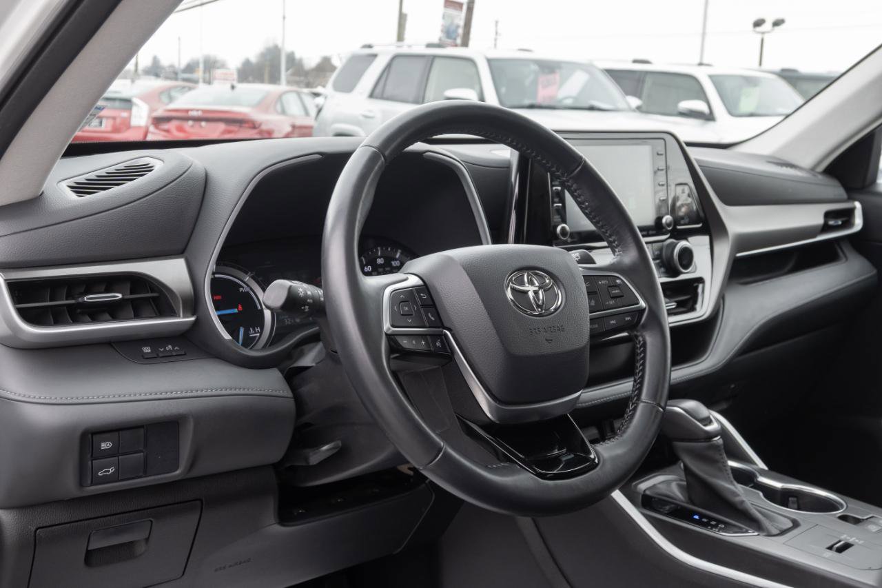 Used 2021 Toyota Highlander XLE image 23