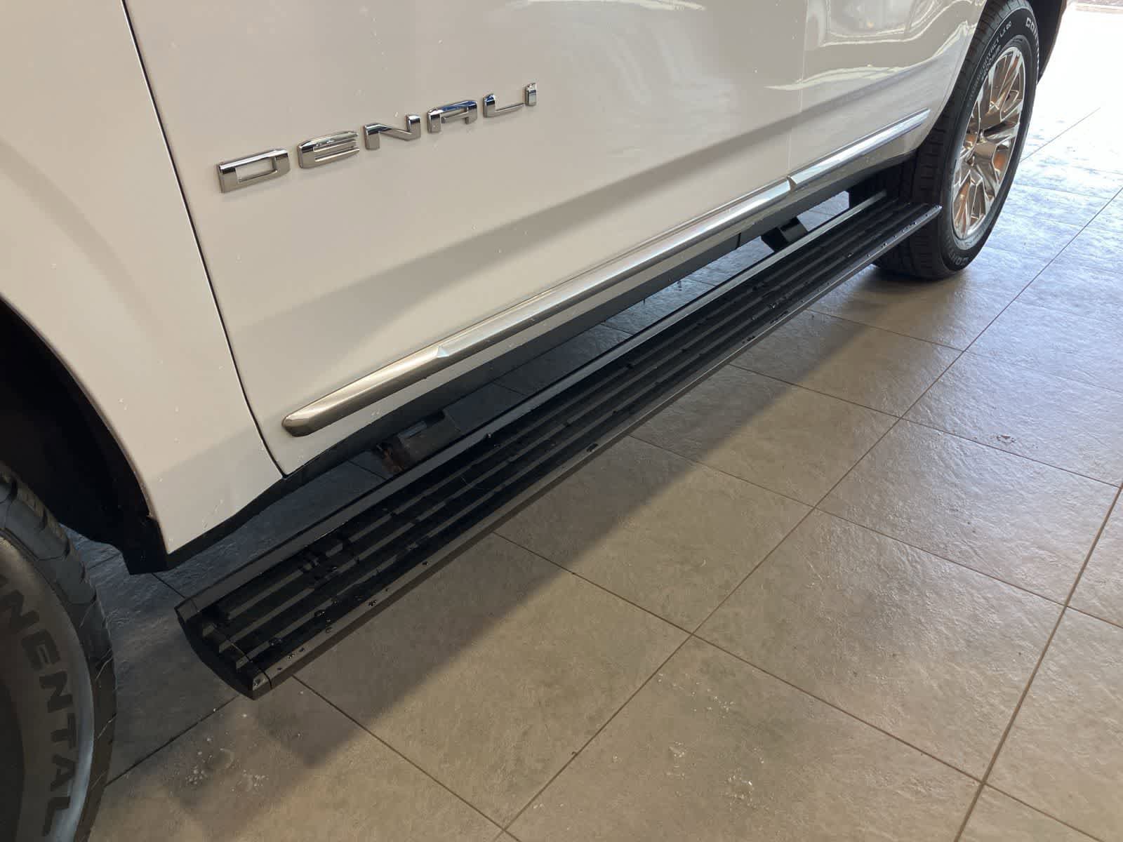 Used 2023 GMC Yukon Denali AWD/4WD image 9