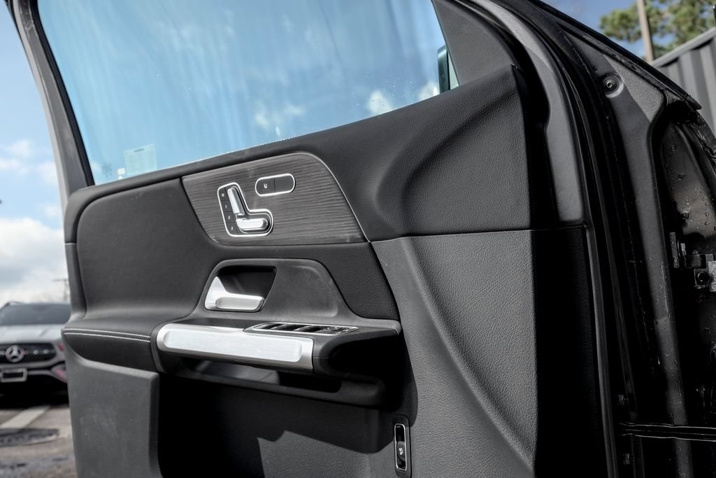 New 2026 Mercedes-Benz GLB 250 4MATIC image 12