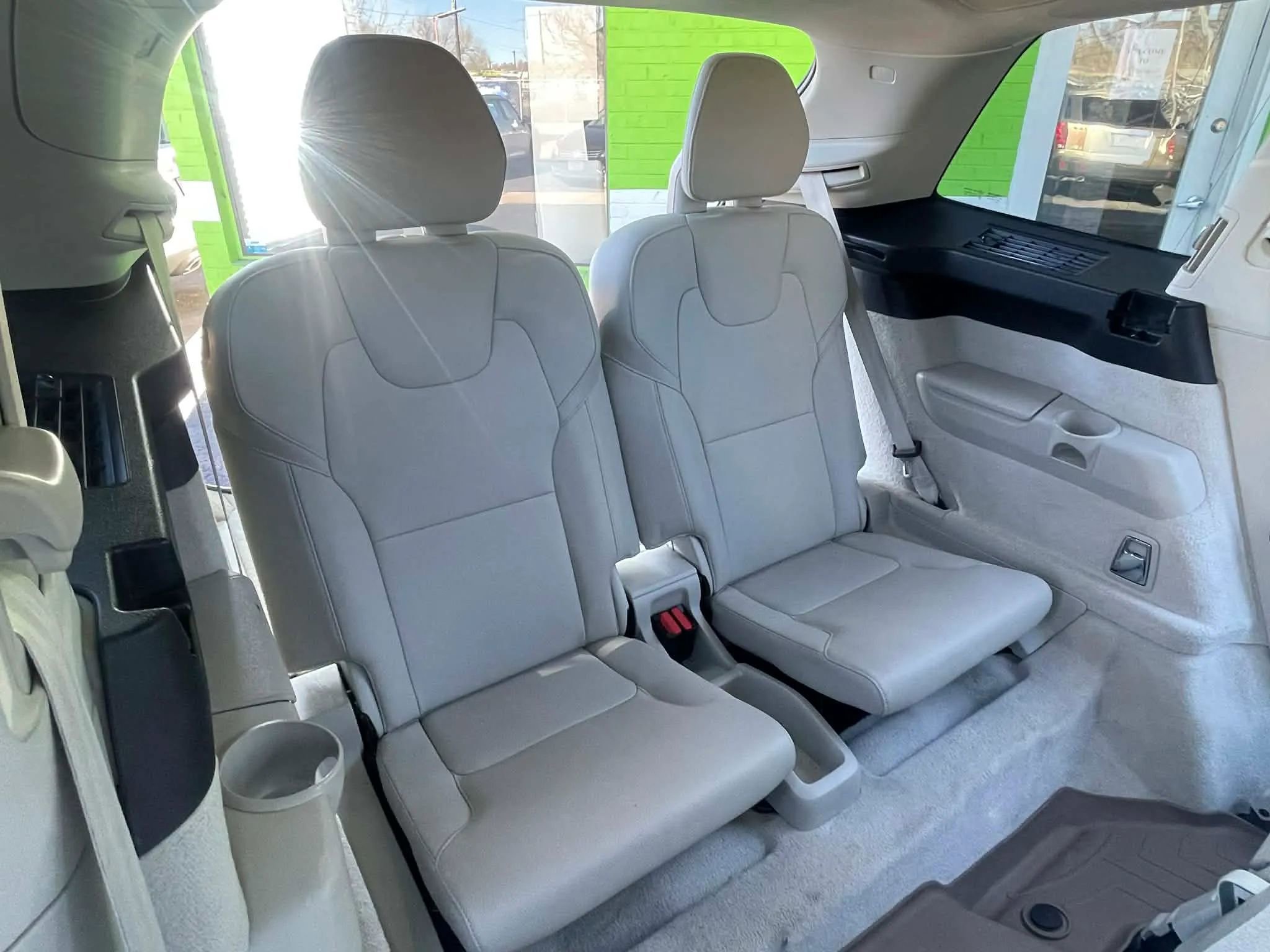 Used 2016 Volvo XC90 T6 Momentum w/ Momentum Plus Package image 13