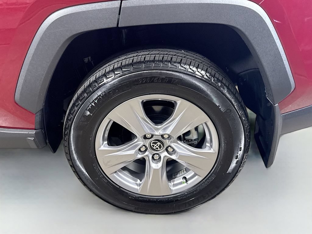Used 2025 Toyota RAV4 XLE FWD image 9