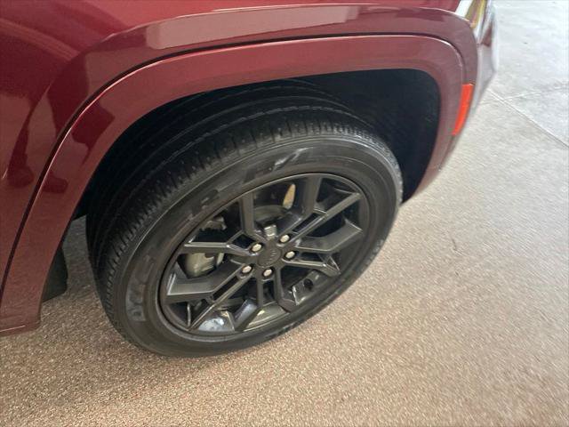 Certified 2023 Jeep Grand Cherokee 30th Anniversary AWD/4WD image 38