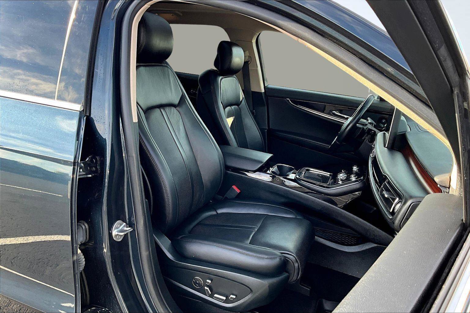 Used 2023 Lincoln Nautilus Reserve w/ Equipment Group 201A image 7