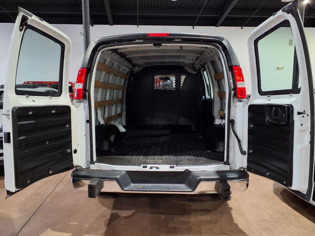 Used 2023 GMC Savana 2500 w/ Driver Convenience Package image 15