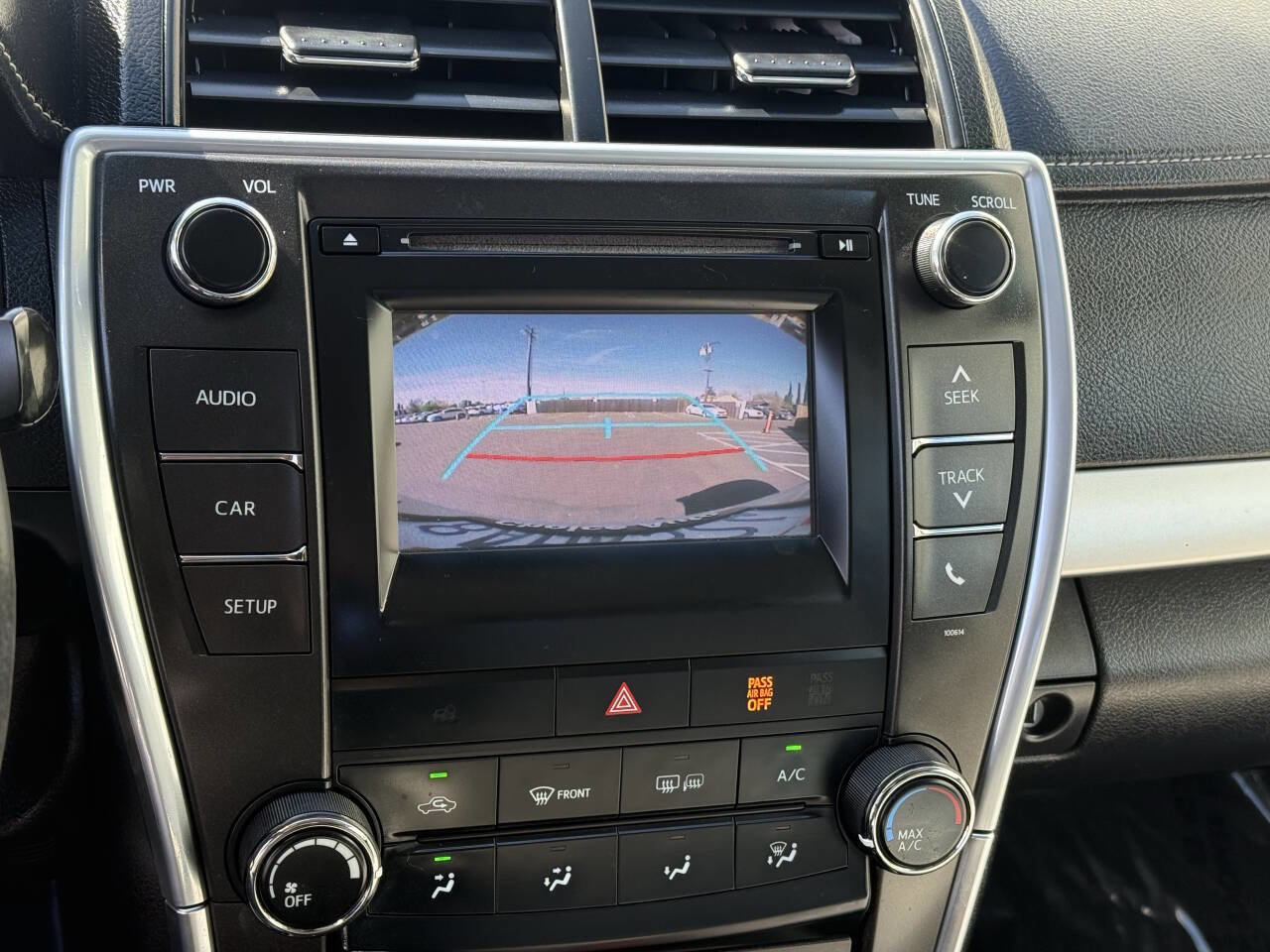 Used 2017 Toyota Camry SE image 10