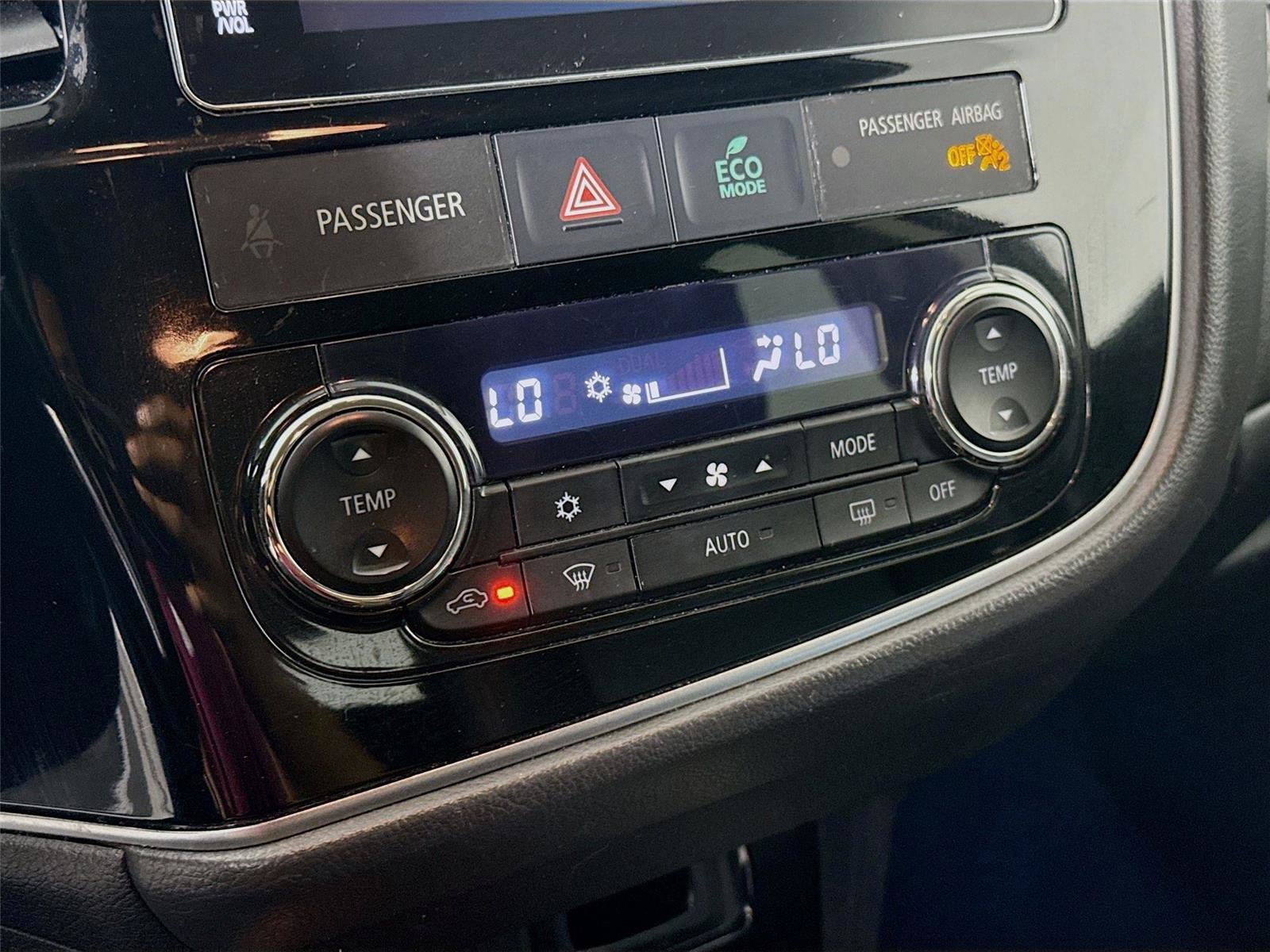 Used 2018 Mitsubishi Outlander SE image 13