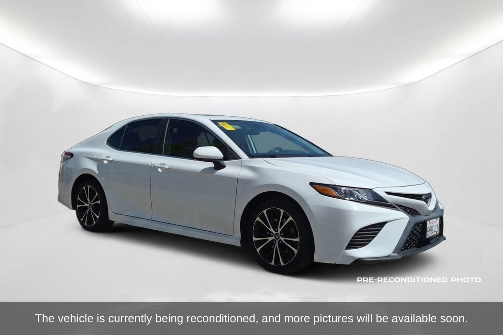 Used 2019 Toyota Camry SE w/ Carpet Mat Package FWD image 3